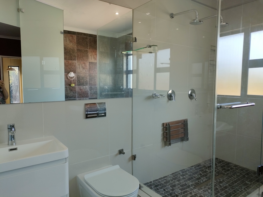 8 Bedroom Property for Sale in Wavecrest Eastern Cape